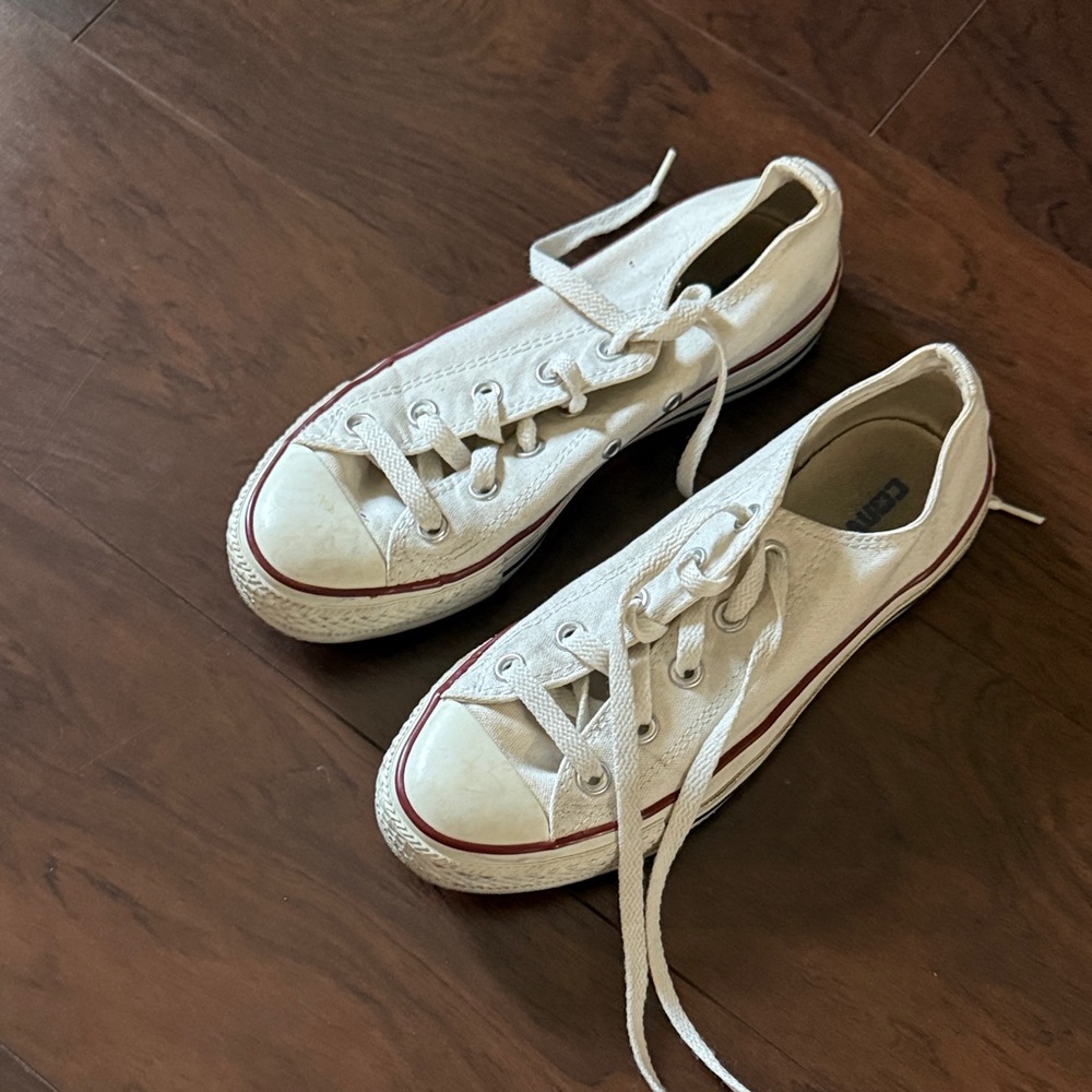 Classic Kids Sneakers in White with Red Trim